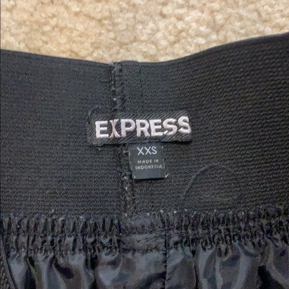 Express XXS high waisted skirt - has pockets! - Picture 2 of 5